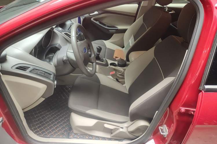 Used Ford Focus 2012 Sedan 1.6L Manual Comfort Model
