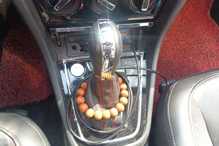 Used Volkswagen Bora 2014 1.4TSI Automatic Sportline Gear Lever