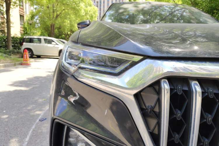Used Hongqi HS5 2022 Facelifted Version 2.0T Smart Connect Flagship All-Wheel-Drive Edition
