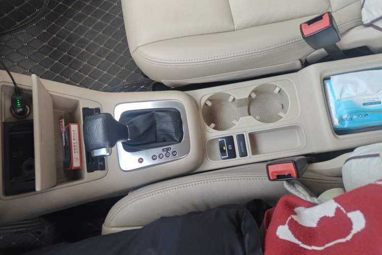 Used Volkswagen Tiguan 2010 1.8 TSI Automatic Two-Wheel Drive Urban Edition Gear Lever