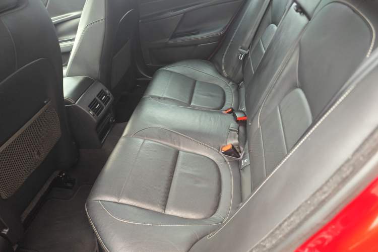 Used Jaguar XE 2015 2.0T 200 PS R-Sport