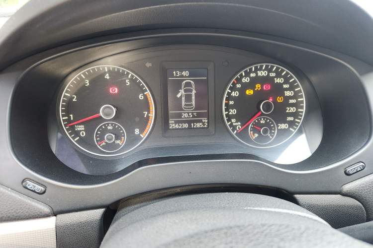 Used Volkswagen Sagitar 2012 1.4TSI Manual Luxury Model Odometer Close Up