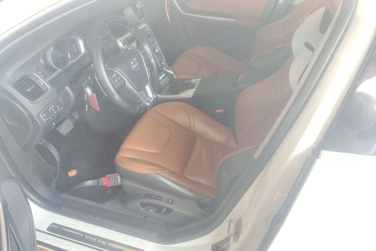 Used Volvo V60 2014 Restyled T5 Zhiya Edition