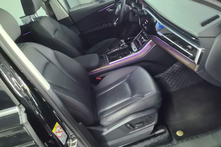 Used Audi Q7 2022 55 TFSI quattro S line Sport model Right Front Seat