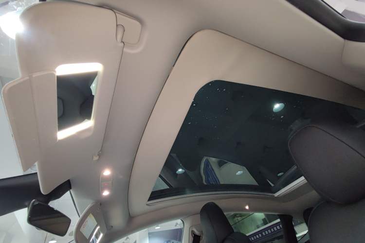 Used Tesla Model Y 2023 Rear-Wheel-Drive Version
