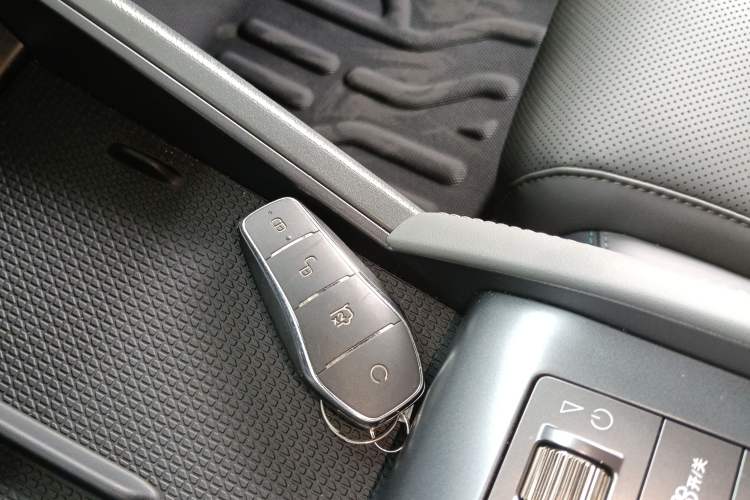 Used BYD Qin L 2024 DM-i 80KM Leading Model Vehicle Key