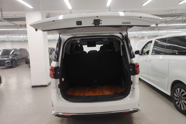 Used SAIC MAXUS G20 2021 PLUS 2.0T Gasoline Automatic ZhiZun Edition
