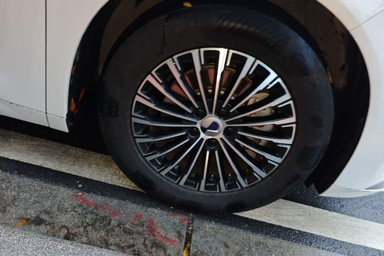 Used Denza D9 2022 DM-i 970 Four-Wheel Drive Prestige Model
