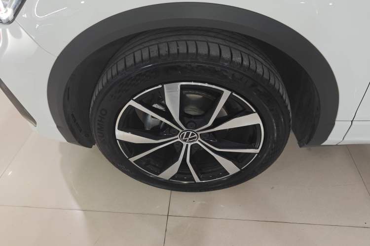 Used Volkswagen T-ROC 2025 Facelifted 300TSI DSG Two-Wheel-Drive Chen Guang Edition
