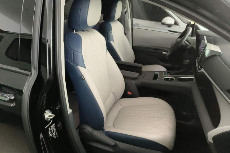 Used Toyota Granvia 2024 2.5L Hybrid Comfort Edition
