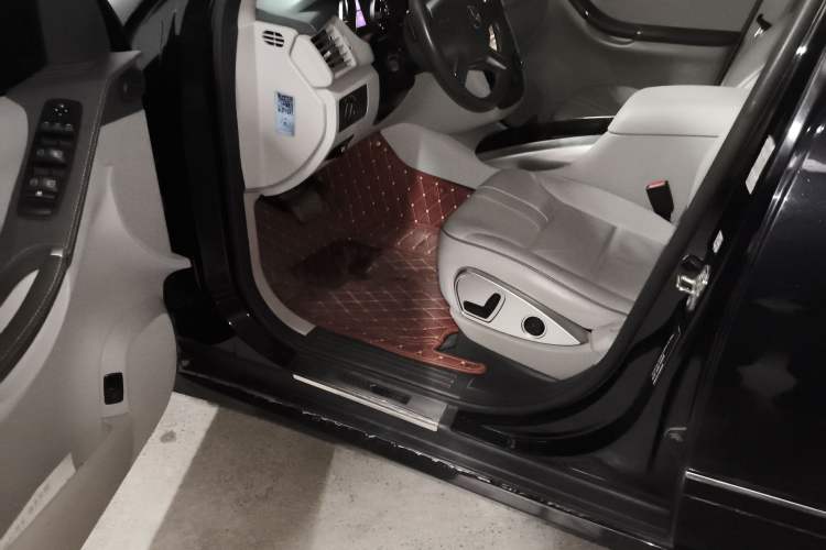 Used Mercedes-Benz R-Class 2017 R 320 4MATIC Business Edition Prestige Model