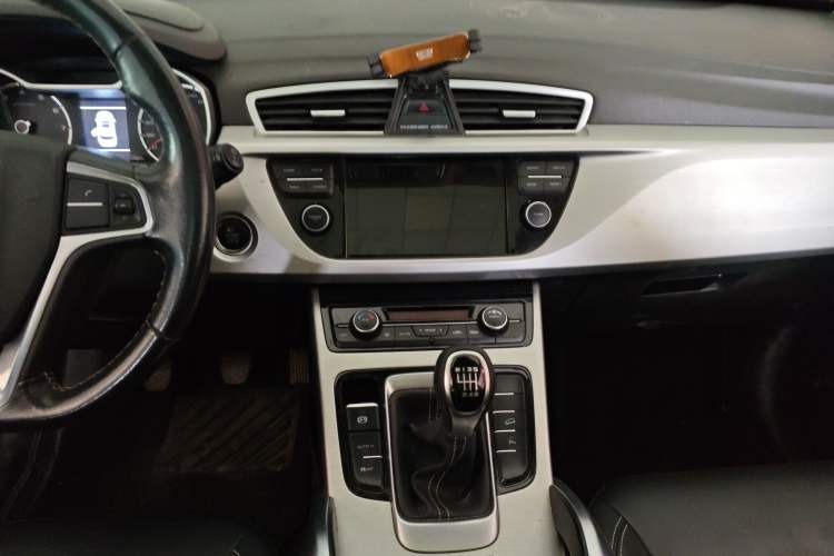 Used Geely Auto Emgrand X7 Sport 2016 2.0L Manual ZhiShang Version Audio And AC Panel