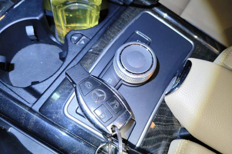 Used Mercedes-Benz E-Class 2010 E 300 L Fashion Model