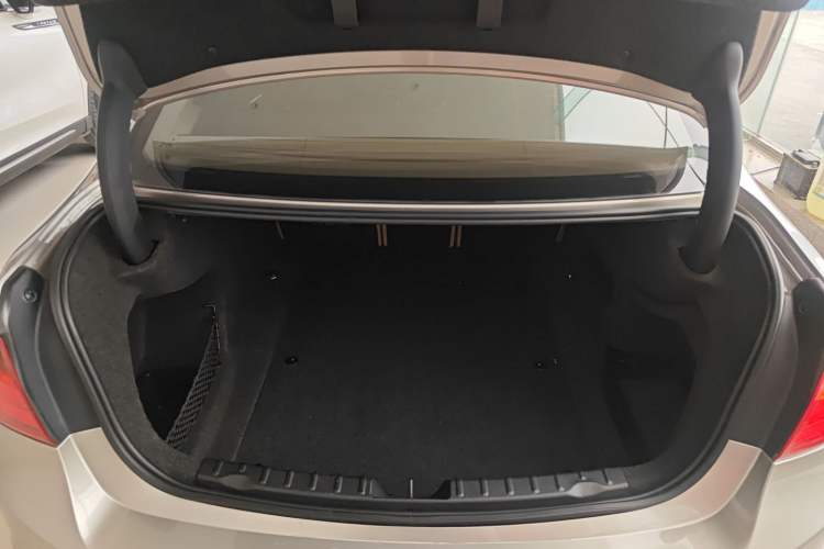 Used BMW 3 Series 2015 320Li Luxury Edition Fashion Model
