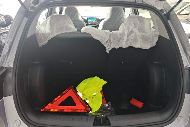 Used Geely Galaxy Geome 2026 Model 310km Youth Edition Trunk