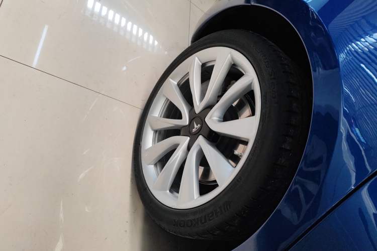 Used Tesla Model 3 2019 Standard Range Rear-Drive Upgraded Version Right Rear Wheel Hub