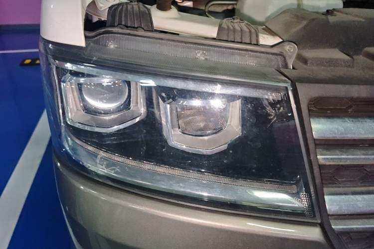 Used Jinbei New Hiace S 2021 1.5L Wealth Model Non-Air-Conditioned Version National VI Standard SWC15M Right Front Headlight