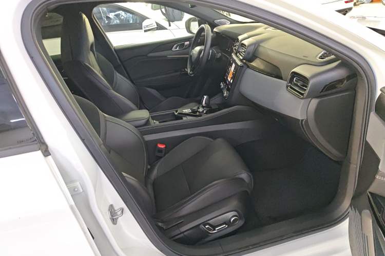 Used Lynk & Co 03 2021 2.0TD Automatic Trendy Champion Edition Right Front Seat