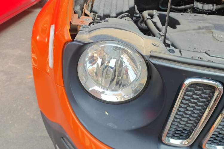 Used Jeep Renegade 2018 Connected Large Screen Version 180T Automatic Jingneng Version Right Front Headlight