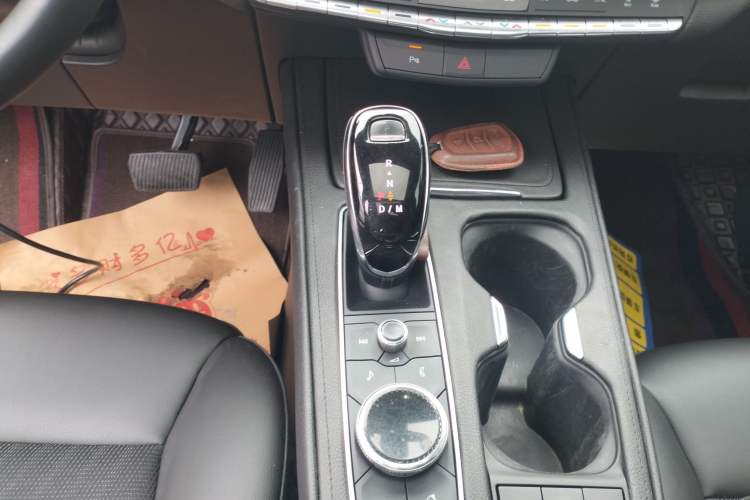 Used Cadillac XT4 2021 28T Two-Wheel Drive Tech Edition Gear Lever