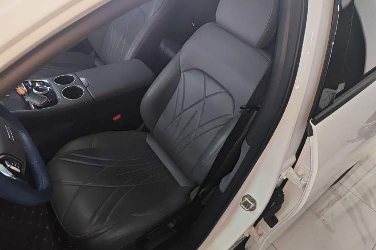 Used Geely Galaxy L6 2025 EM-i 60km Launch Edition Left Front Seat