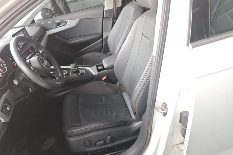 Used Audi A4L 2019 40 TFSI Fashion Edition China VI Emission Standard
