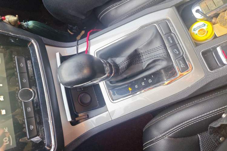 Used Roewe RX5 New Energy 2017 eRX5 50T Hybrid Connected Prestige Flagship Edition Gear Lever