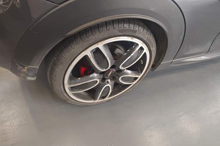 Used MINI JCW 2020 2.0T JOHN COOPER WORKS ALL-IN Right Rear Wheel Hub