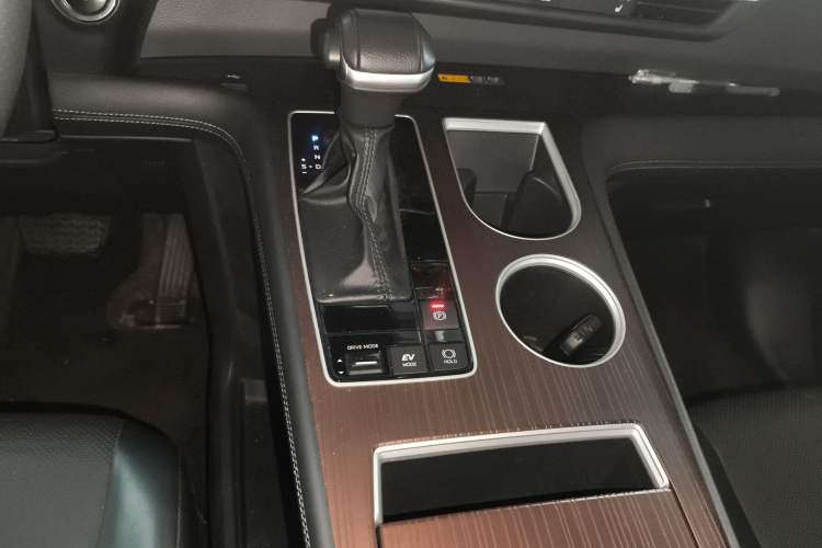 Used Toyota Granvia 2024 2.5L Hybrid Prestige PLUS Edition Gear Lever