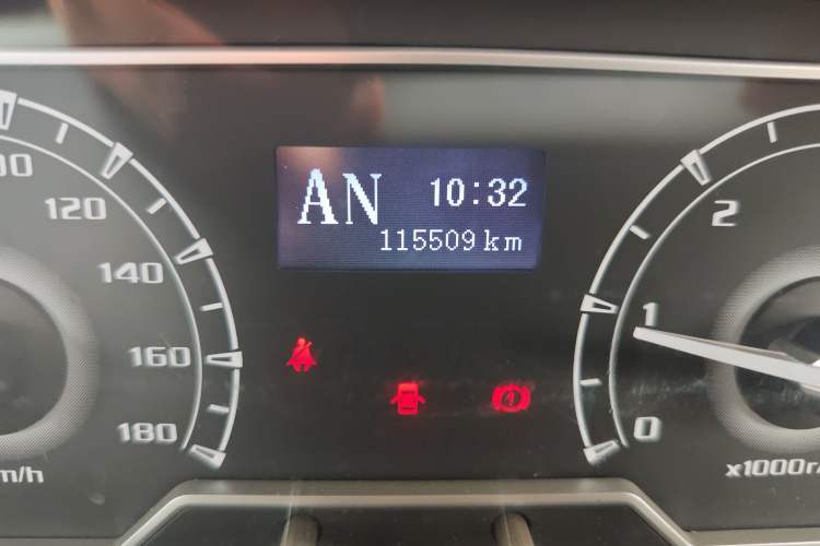 Used SAIC MAXUS Xintu V80 2019 2.5T Classic Model AMT Aoyuntong Facelifted Short Wheelbase Ultra-Low Roof 5/6-Seater