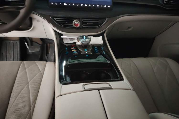 Used Denza D9 2022 DM-i 970 Four-Wheel Drive Prestige Model