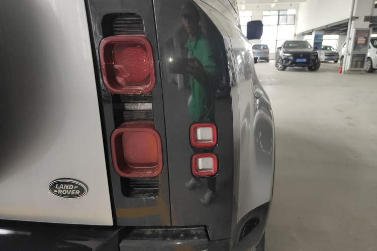 Used Land Rover Defender 2023 Facelift 110 3.0T P400 X-DYNAMIC HSE Right Rear Taillight