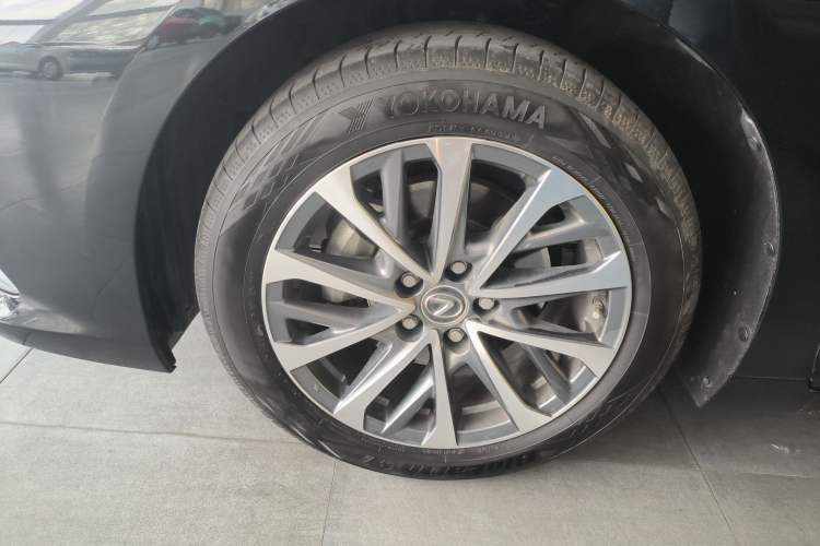 Used Lexus ES 2023 200 Excellence Edition Left Front Wheel Hub