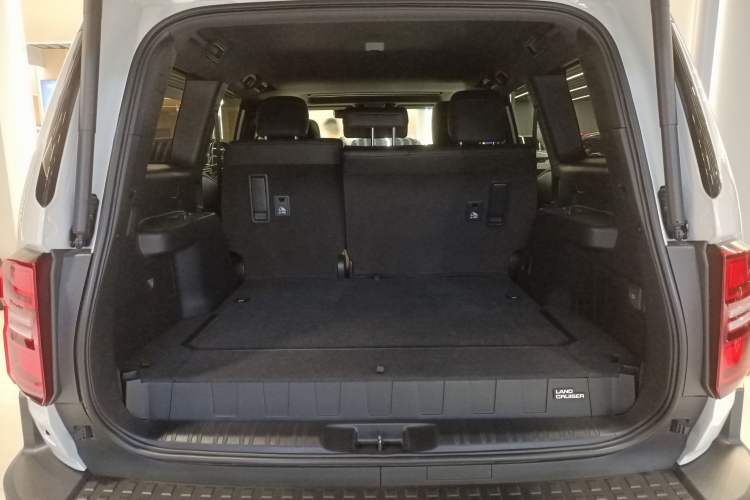 Used Toyota Prado 2024 2.4T All-Terrain TX Version 5 Seats Trunk