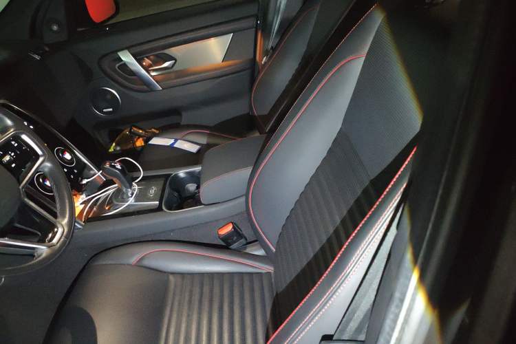 Used Land Rover Discovery Sport 2022 Revised Version 249 PS Metropolitan Edition Left Front Seat