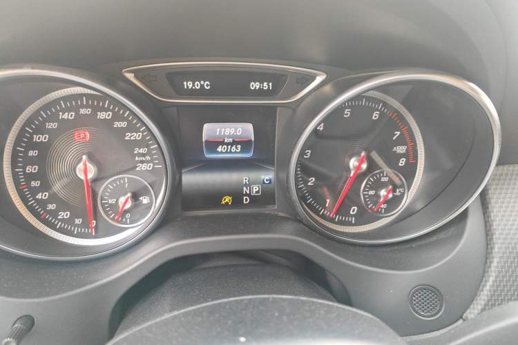 Used Mercedes-Benz GLA 2017 GLA 200 Fashion Model Odometer Close Up