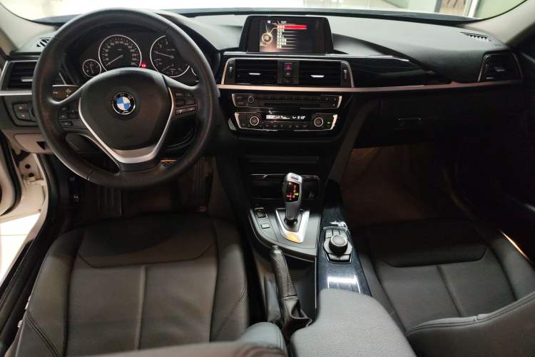Used BMW 3 Series 2017 320Li Fashion Model Audio And AC Panel