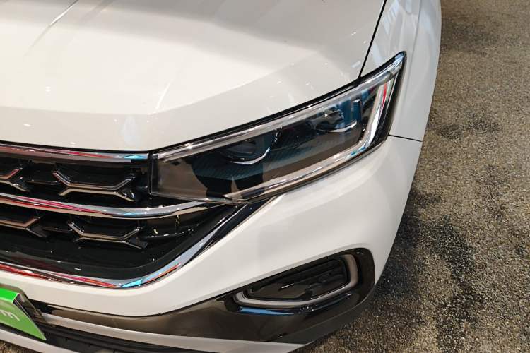 Used Volkswagen Tayron 2023 300TSI Two-Wheel-Drive Luxury Plus Advanced Edition
