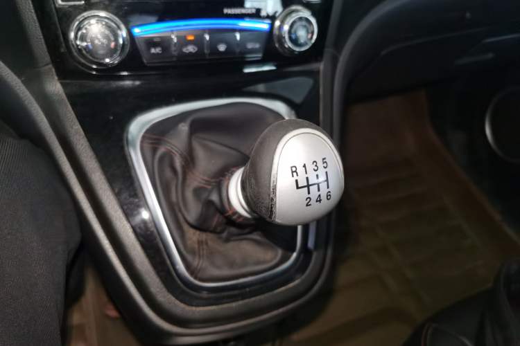 Used Haval H6 2015 Upgraded Model 1.5T Manual Two-Wheel Drive Elite Version Gear Lever