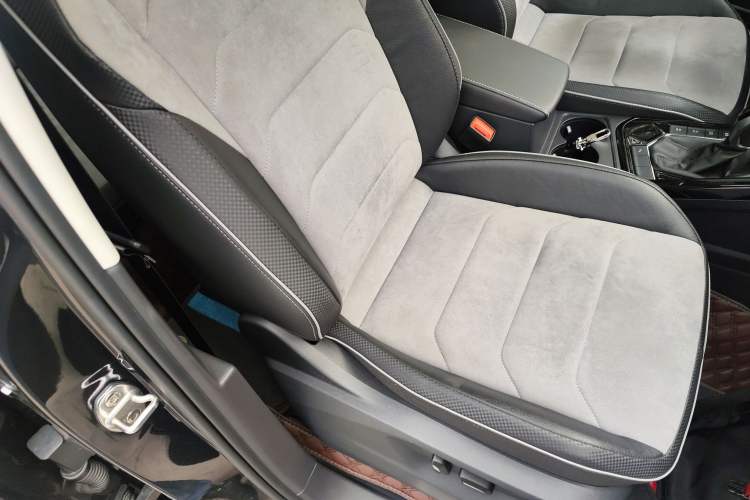 Used Volkswagen Tayron X 2020 330TSI Two-Wheel Drive Luxury Smart Connectivity Version Right Front Seat