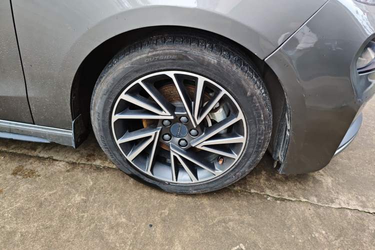 Used Lynk & Co 03 2022 1.5TD DCT JingPlus Right Front Wheel Hub