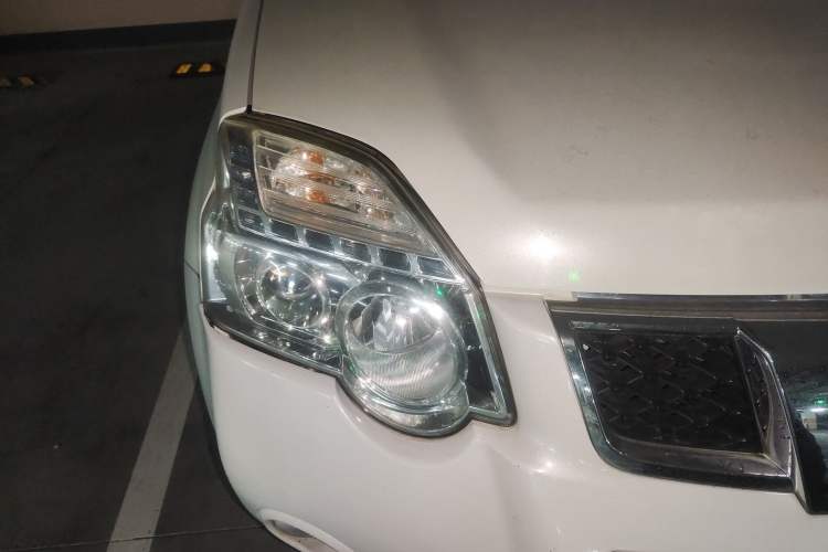 Used Nissan X-Trail 2012 2.5L Manual Luxury Edition 4WD Right Front Headlight