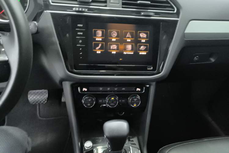 Used Volkswagen Tiguan L 2021 330TSI Automatic Two-Wheel Drive Smart Edition Audio And AC Panel