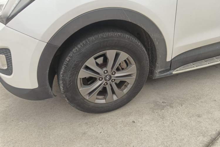 Used Hyundai Santa Fe 2013 2.4L Automatic Two-Wheel Drive Smart Version