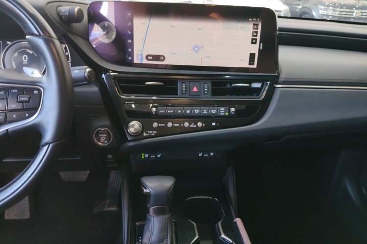 Used Lexus ES 2022 300h Deluxe Edition
