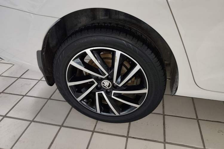 Used Skoda Rapid 2020 1.5L Manual Comfort Edition Right Rear Wheel Hub