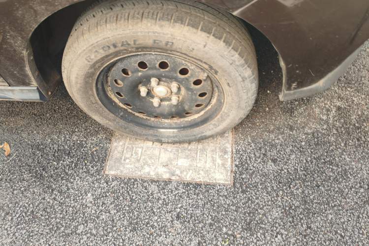 Used HYOSOW H3 2015 1.5L manual luxury version Right Front Wheel Hub