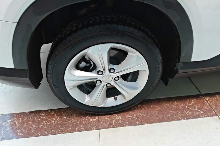 Used Chevrolet Menlo 2023 Starry Edition Right Rear Wheel Hub