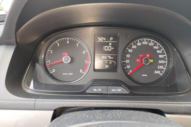 Used Volkswagen Gran Lavida 2013 1.6L Automatic Fashion Model
