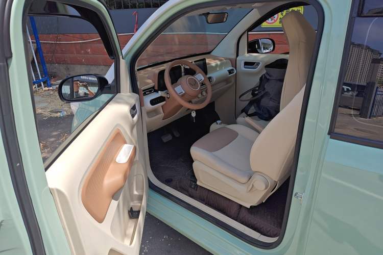 Used Wuling Hongguang MINIEV 2024 3rd Generation 215km Advanced Version
